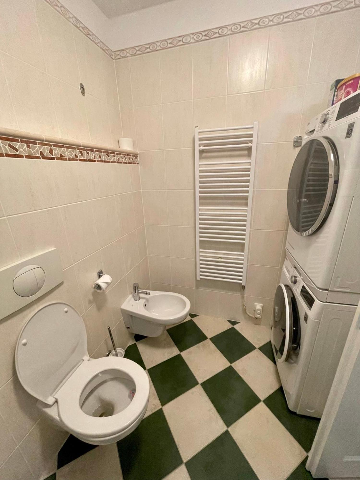Huge Two Floor Apartment On The Park Colonnade With Free Parking For One Car, 160 Sqm Karlovy Vary Esterno foto