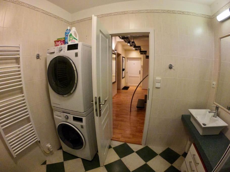 Huge Two Floor Apartment On The Park Colonnade With Free Parking For One Car, 160 Sqm Karlovy Vary Esterno foto