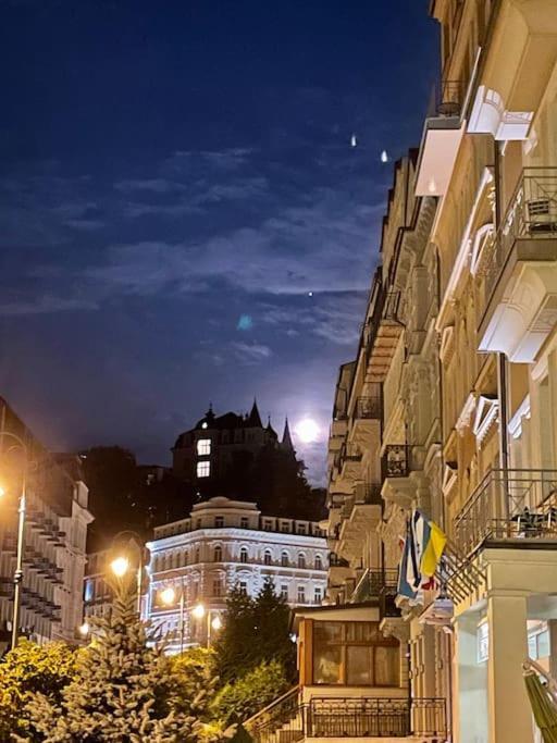 Huge Two Floor Apartment On The Park Colonnade With Free Parking For One Car, 160 Sqm Karlovy Vary Esterno foto