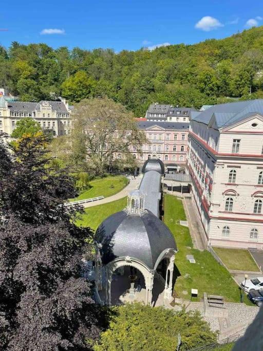 Huge Two Floor Apartment On The Park Colonnade With Free Parking For One Car, 160 Sqm Karlovy Vary Esterno foto